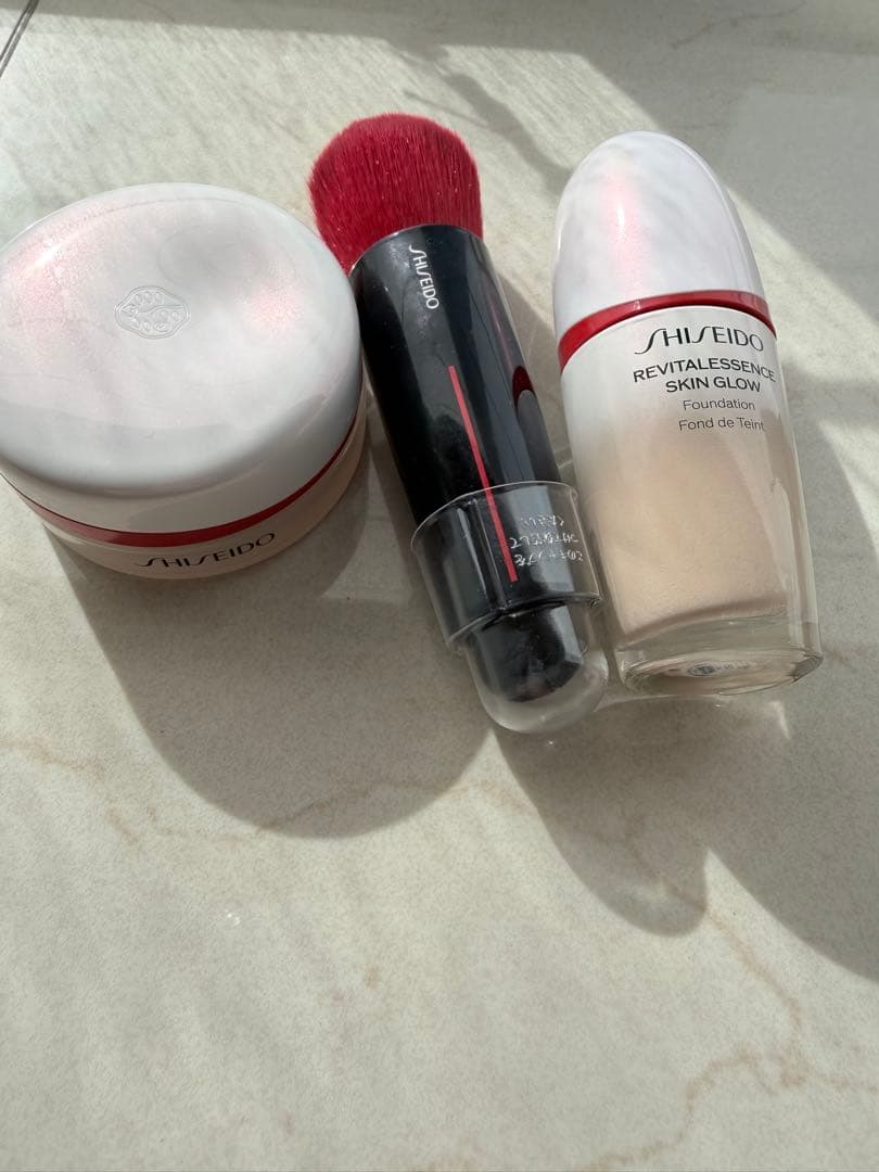 ファンデーション、パウダー、ブラシセット