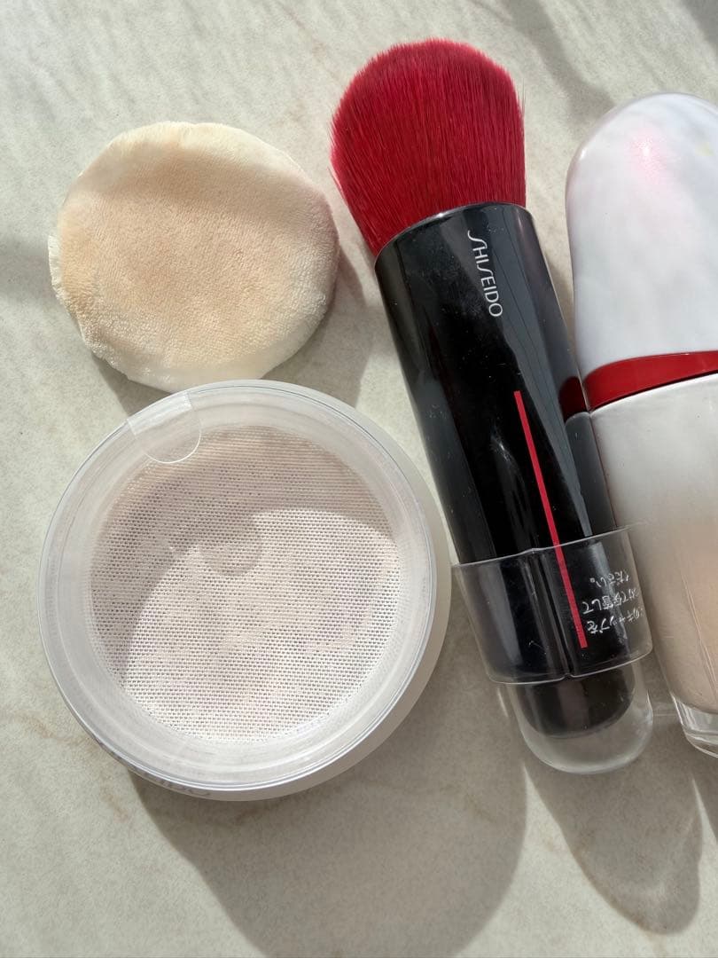 ファンデーション、パウダー、ブラシセット