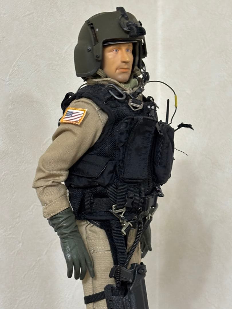 HOT TOYS アメリカ ナイトストーカーズ ヘリパイロット