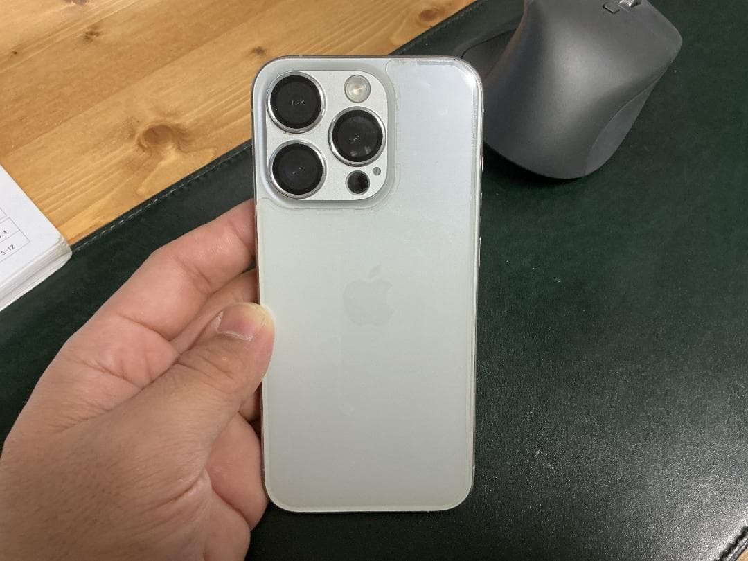 Apple iPhone 15 Pro 本体 ホワイトチタニウム 128GB