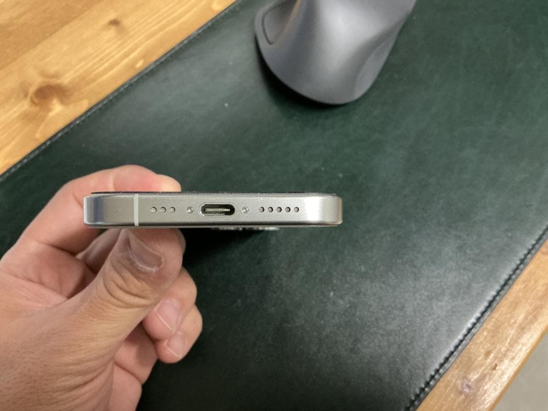 Apple iPhone 15 Pro 本体 ホワイトチタニウム 128GB