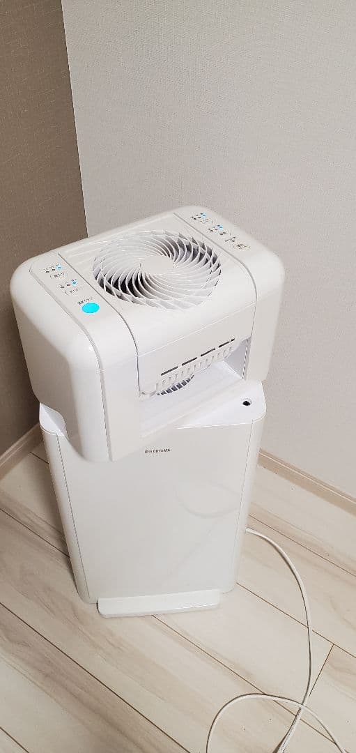 アイリスオーヤマ除湿機 サーキュレーター8L デシカント方式 IJDC-K80