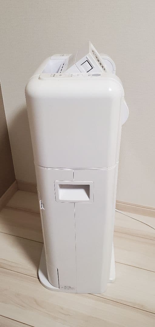 アイリスオーヤマ除湿機 サーキュレーター8L デシカント方式 IJDC-K80