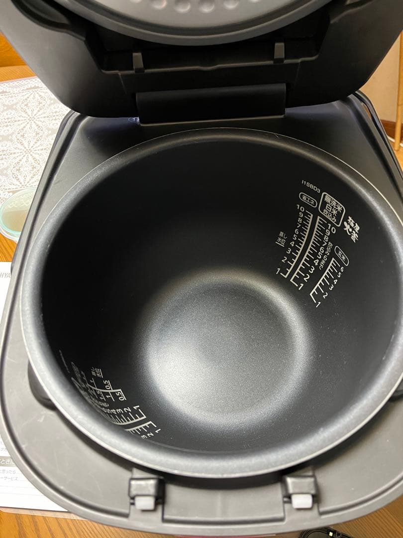 アイリスオーヤマ　IHジャー炊飯器 1升（10合）炊き　RC-IE10-B