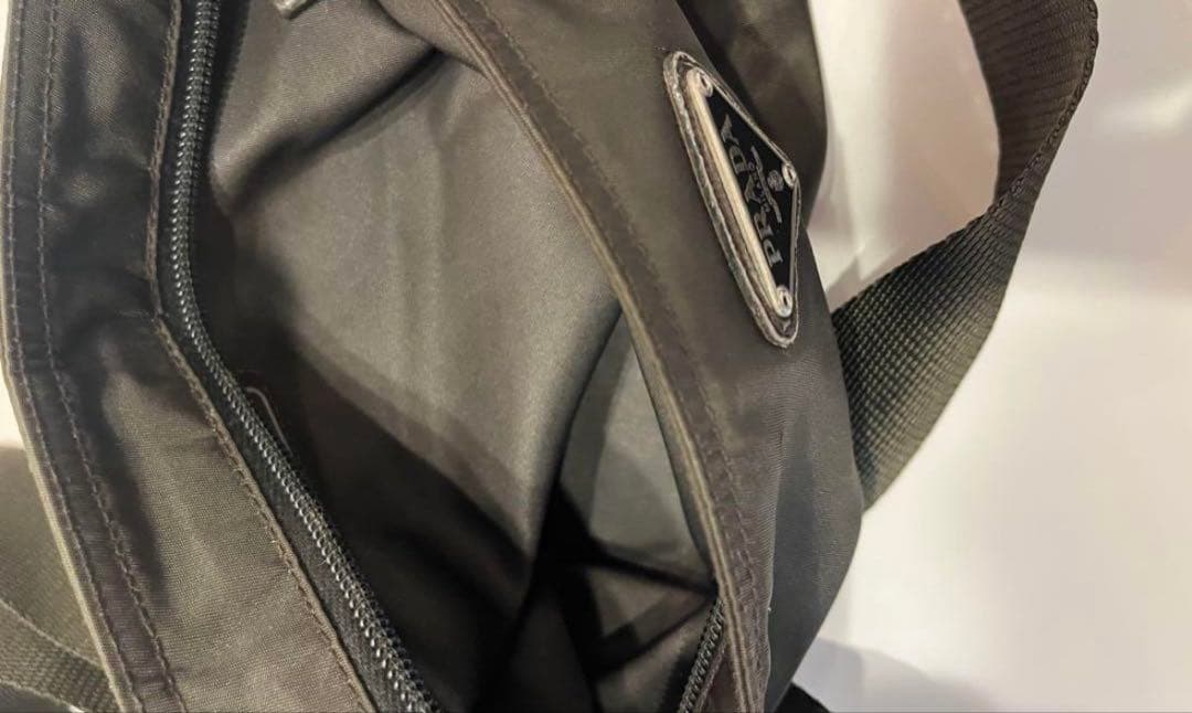 プラダ☆ 斜めがけショルダー　クロスボディ　ポシェット　　ボディバッグ　ナイロン