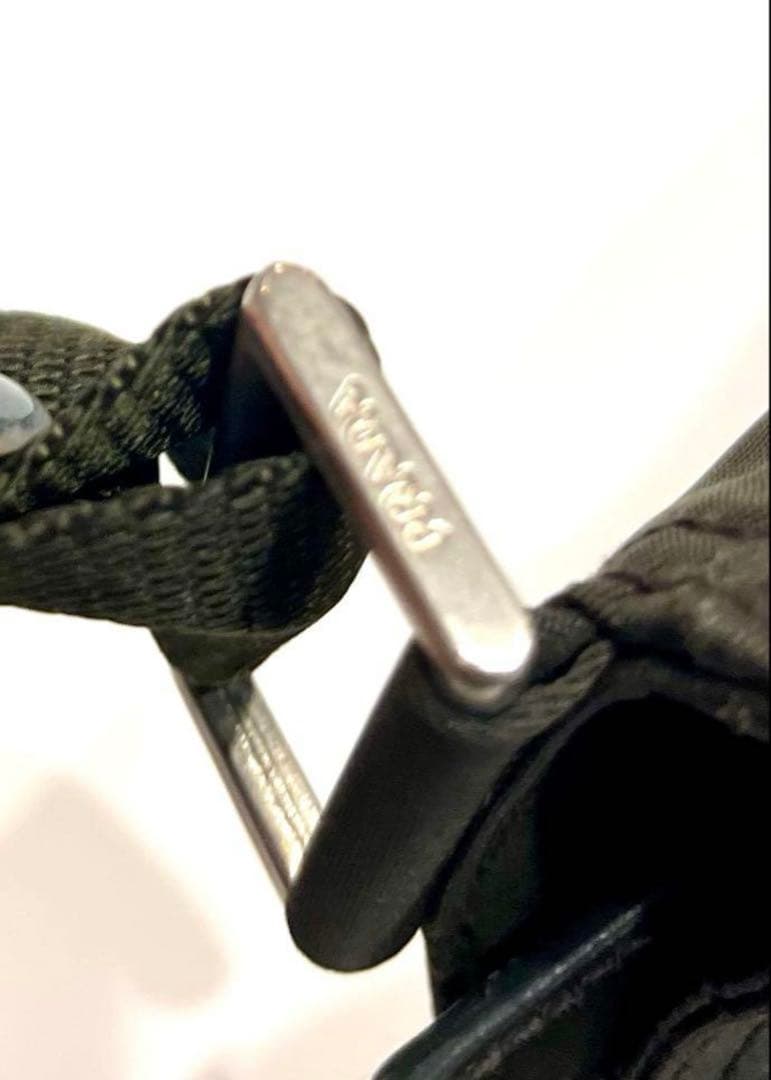 プラダ☆ 斜めがけショルダー　クロスボディ　ポシェット　　ボディバッグ　ナイロン