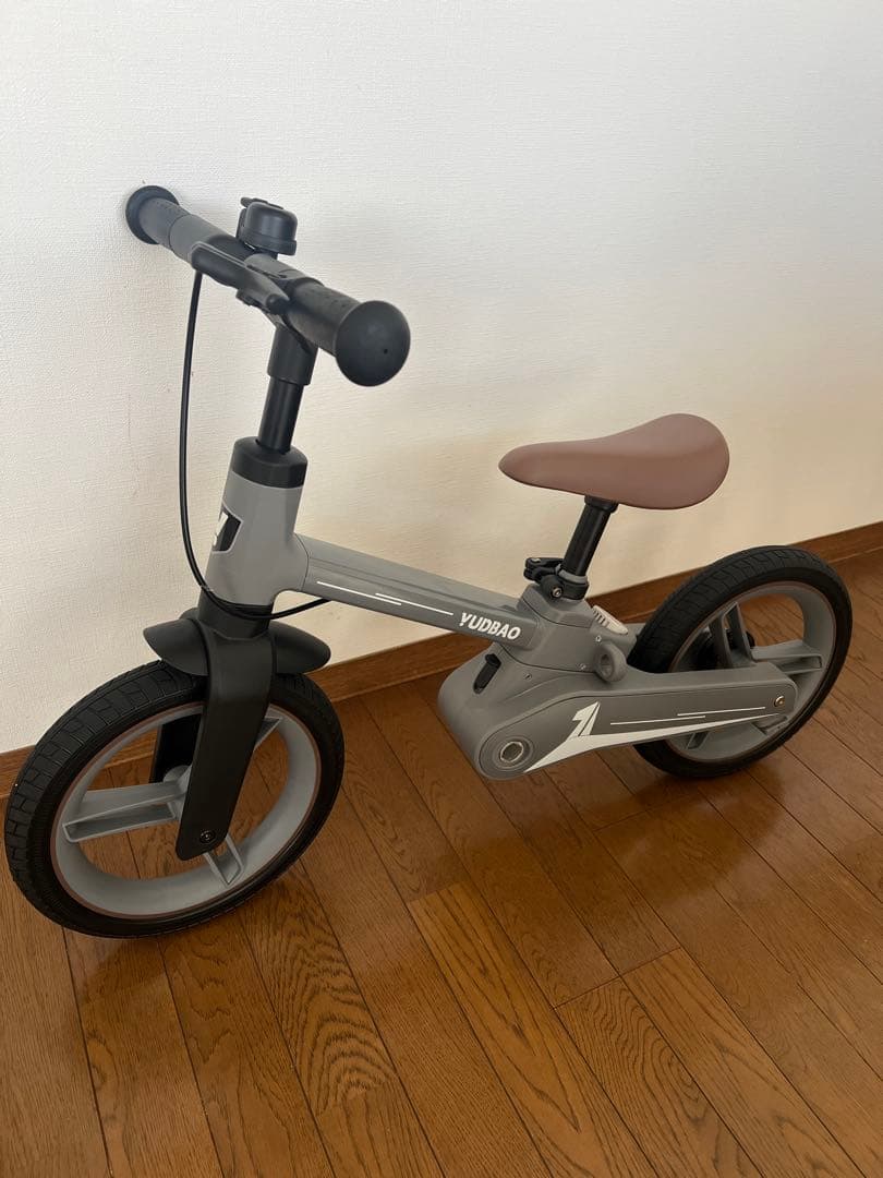 ☆新品未使用☆ 名古屋市天白区　直接引き取りのみ　ストライダー　三輪車　二輪車