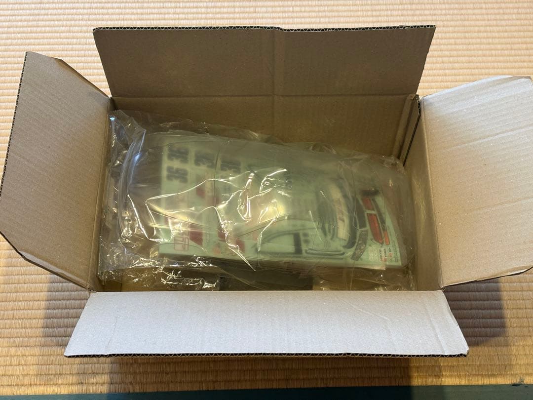 タミヤ　RC限定パーツ トムス・レビン　ボディパーツセット　品番84145