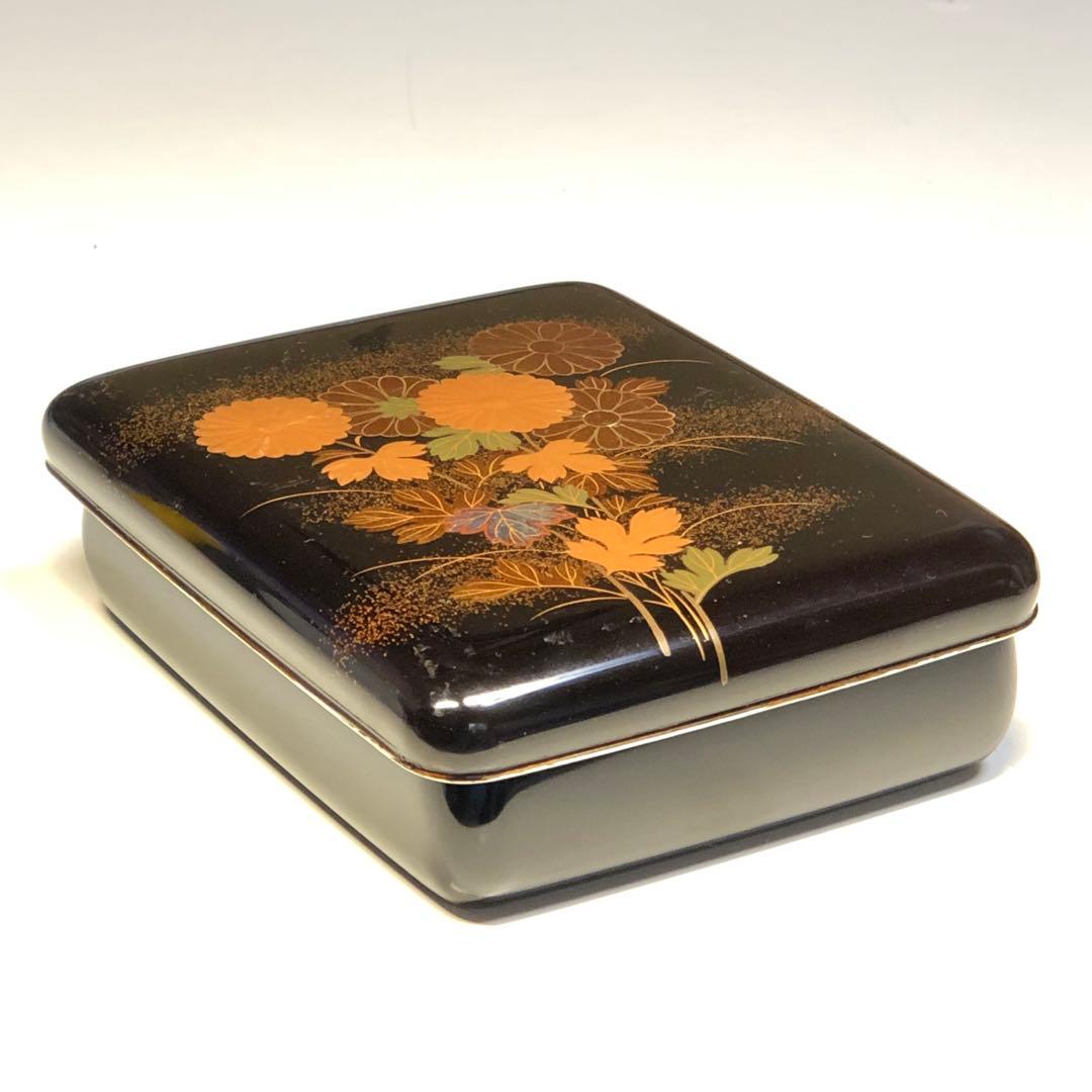 煙草入れ　木製漆器　金蒔絵　菊図　小物入れ