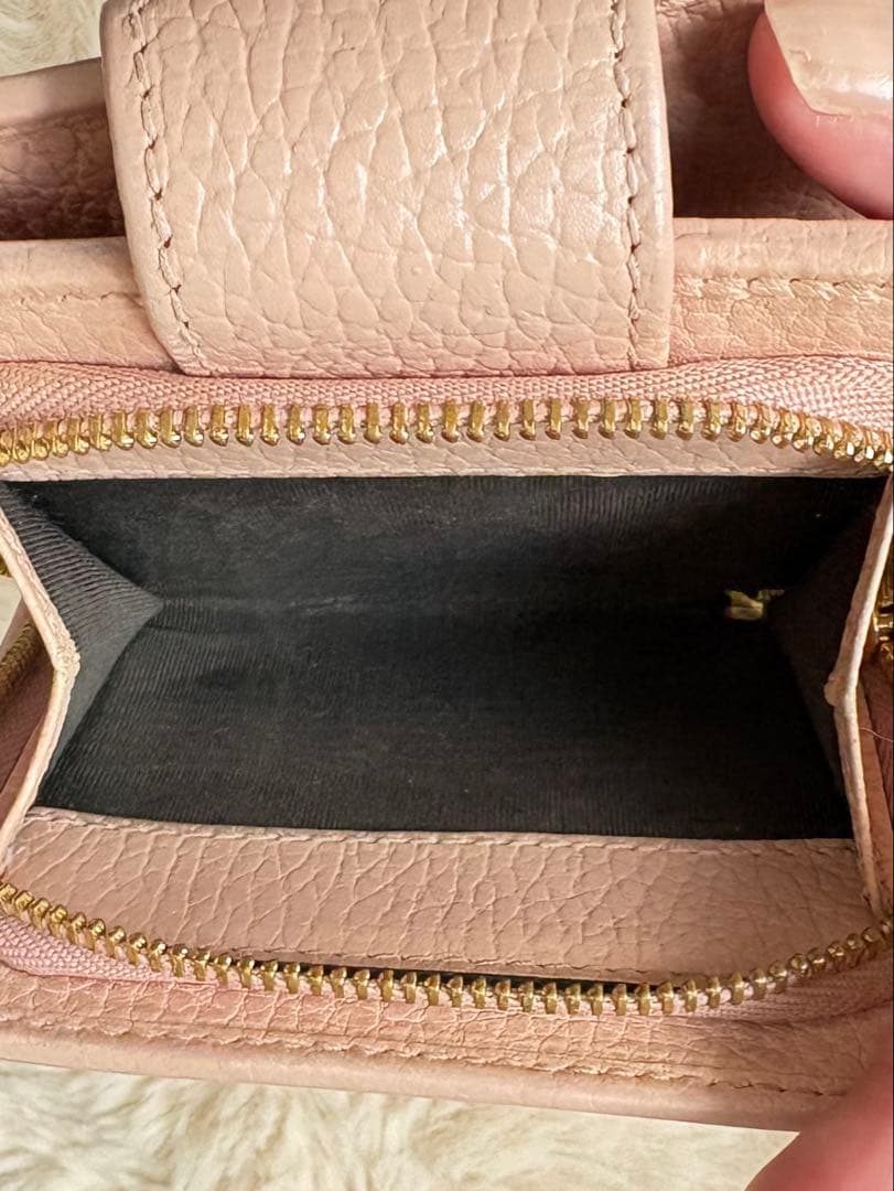 GGロゴ ピンクレザー 二つ折り財布