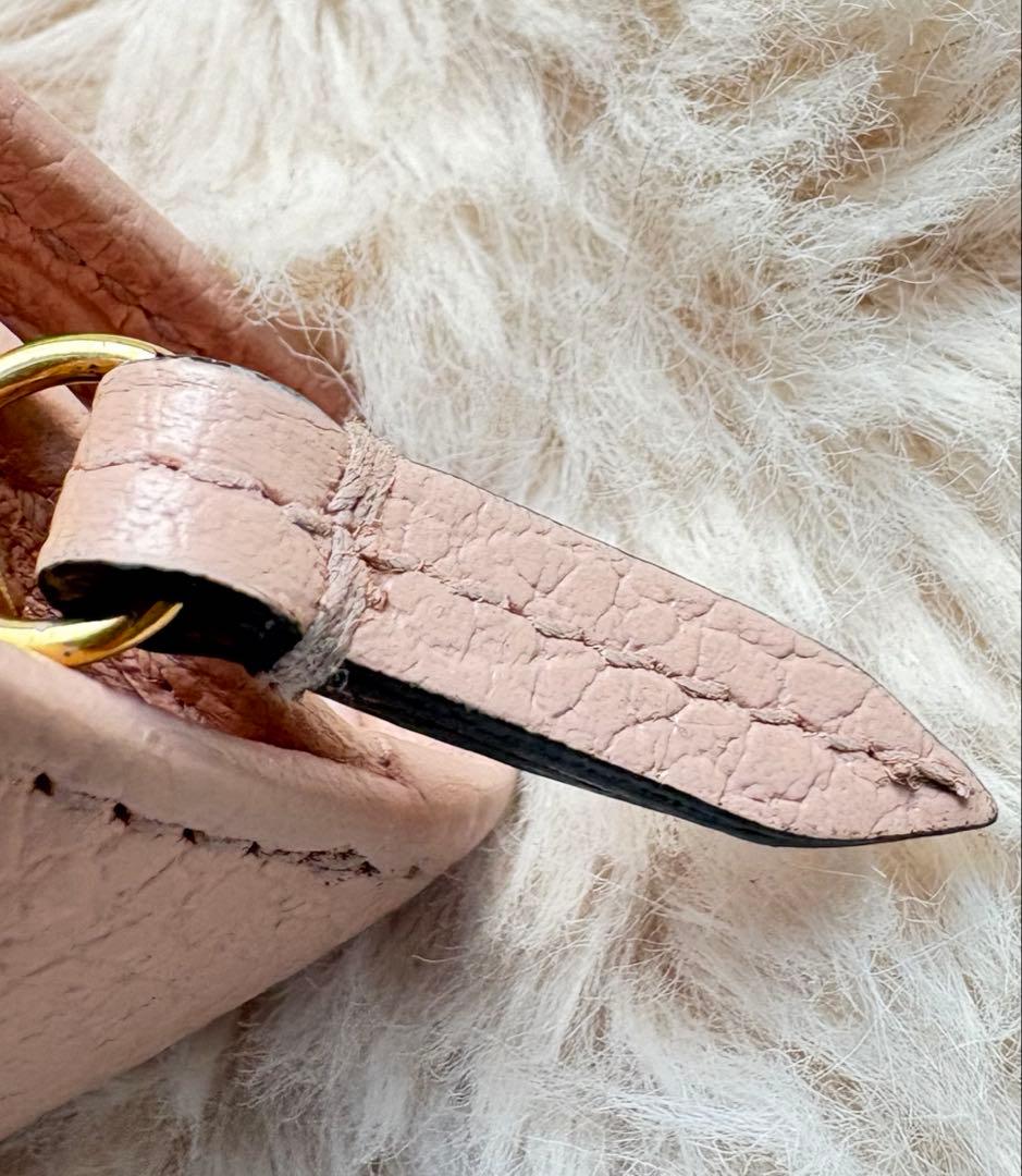 GGロゴ ピンクレザー 二つ折り財布