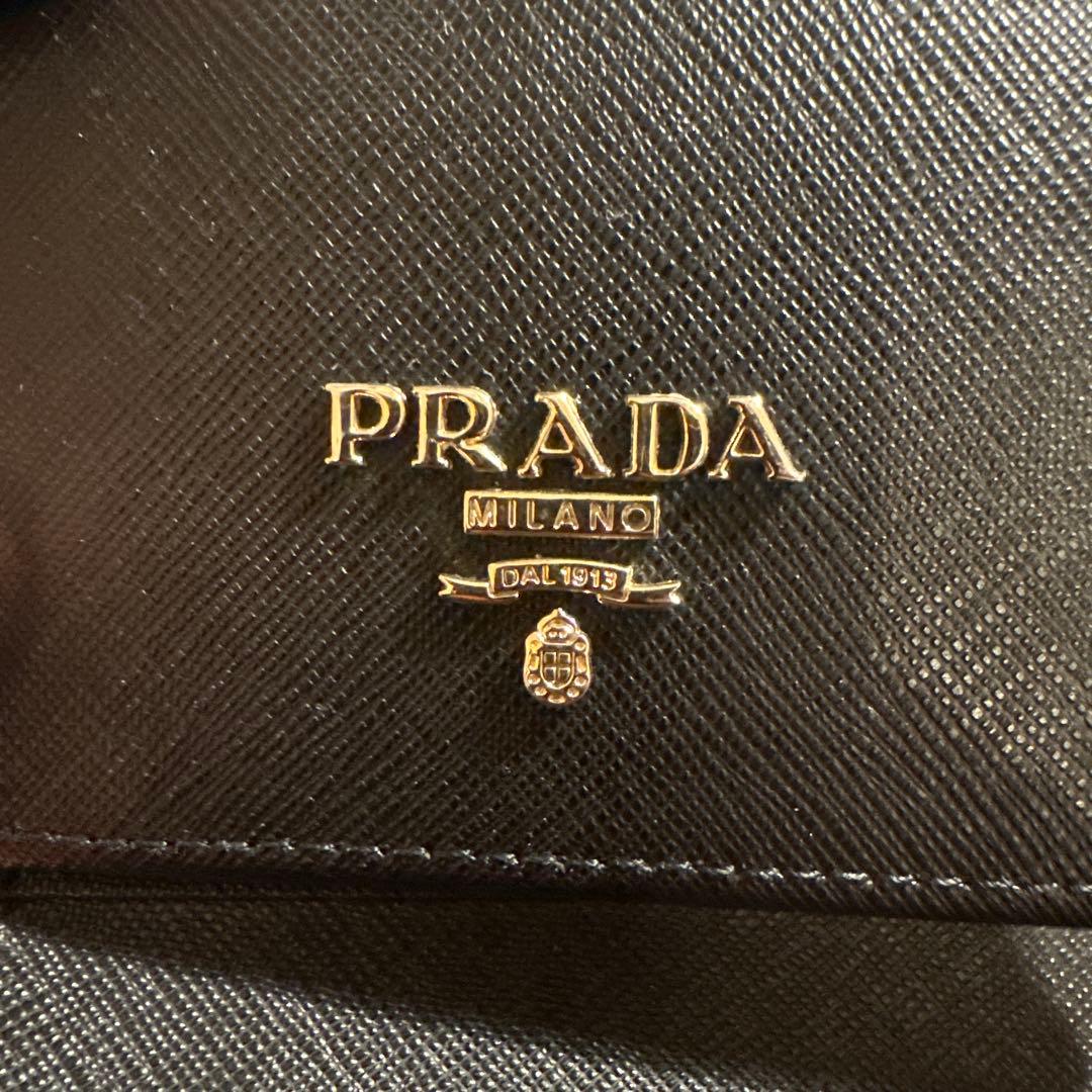 PRADA 三つ折り財布