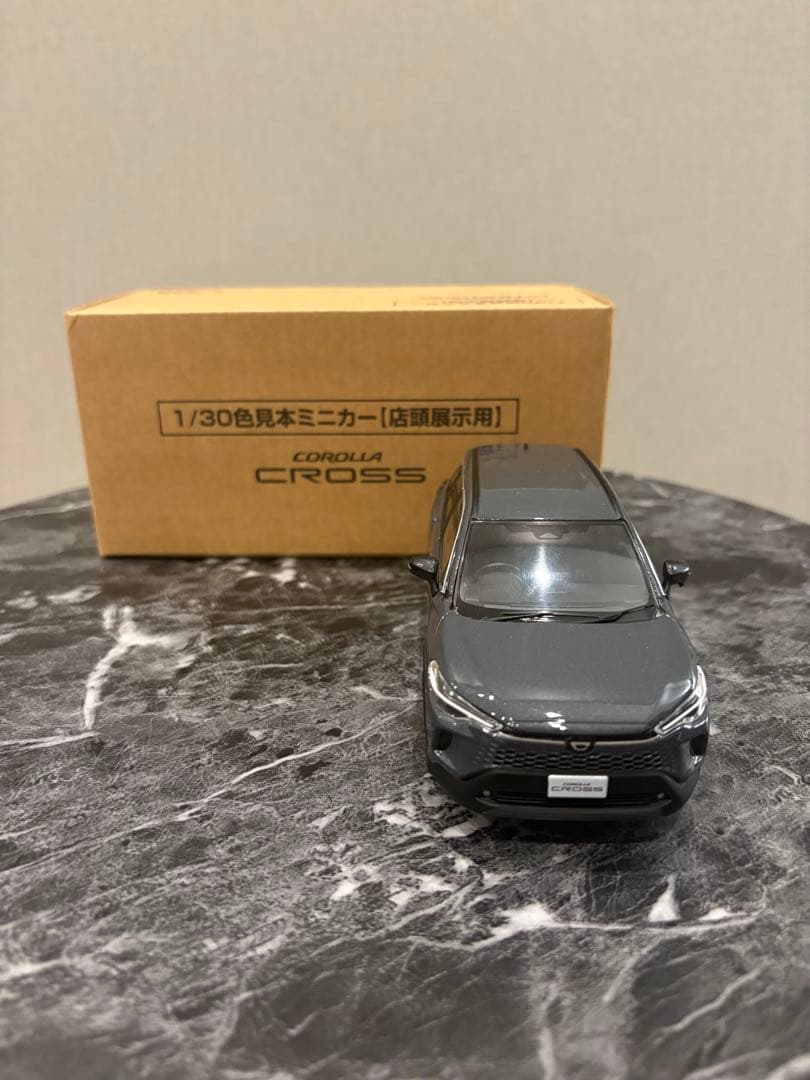 新型カローラクロス ミニカー カラーサンプル アッシュ【非売品】