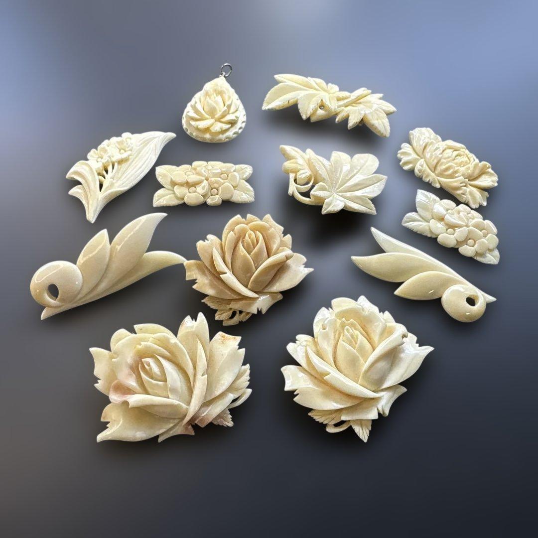 【vintage】鯨歯　ブローチと素材まとめ売り　ハンドメイドに！