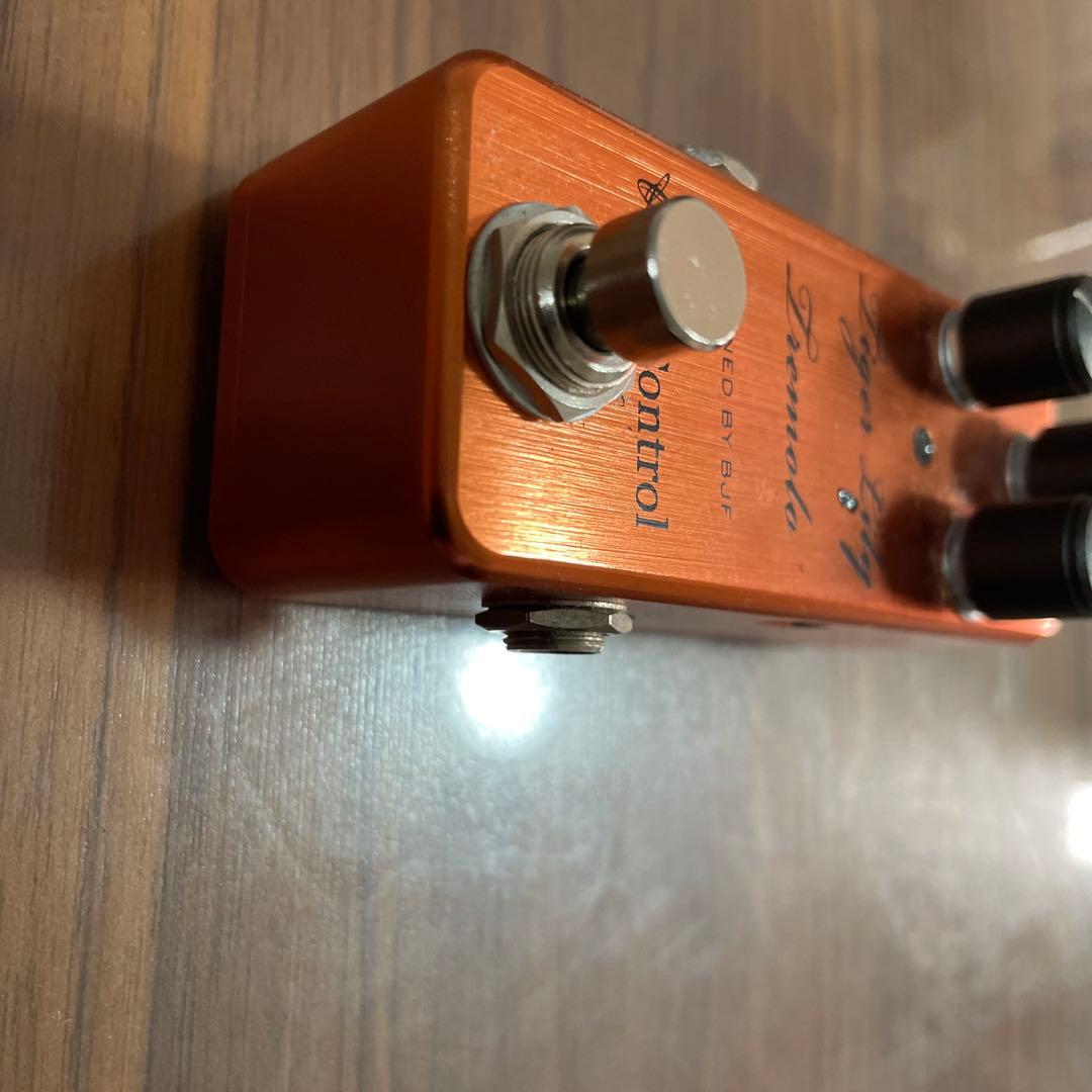 ギター Tiger Lily Tremolo