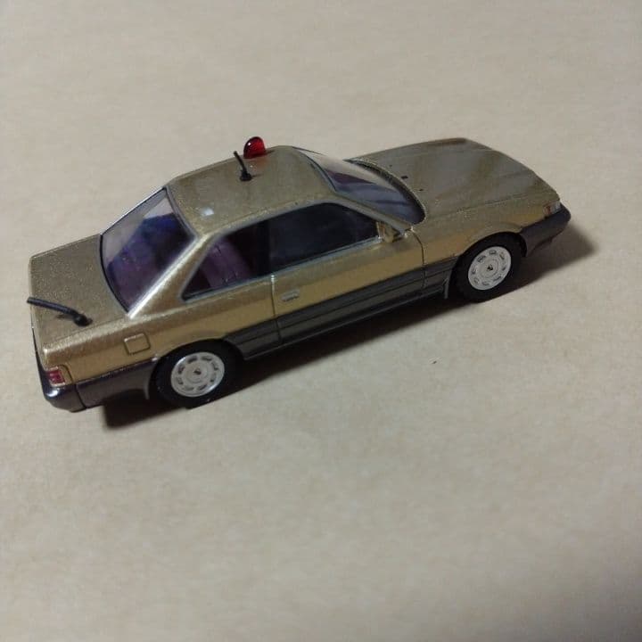 TOMICA LIMITED VINTAGE NEO ニッサン レパード