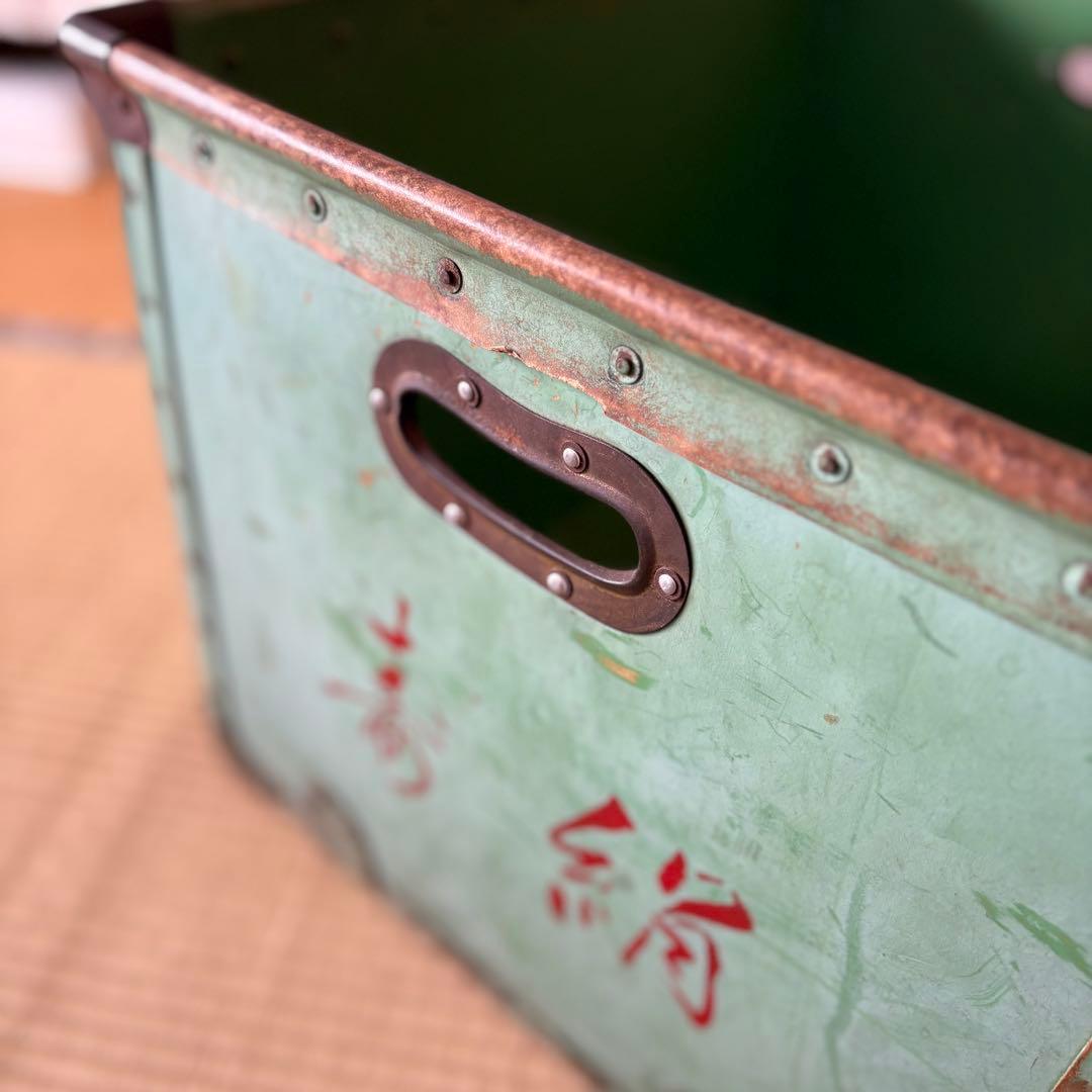 1960年代の日本硫化紙（スチールペーパー）製の呉服店用収納箱