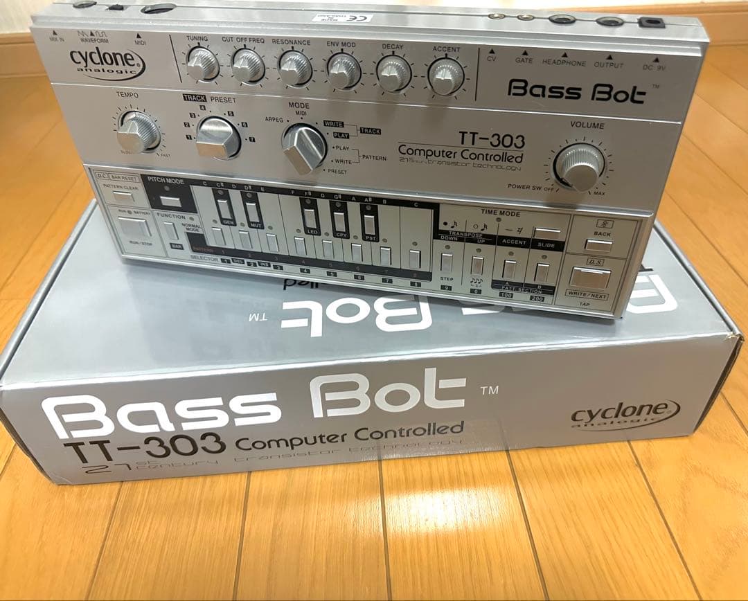 鍵盤楽器 Cyclone Bass-Bot TT-303 V1 TB-303