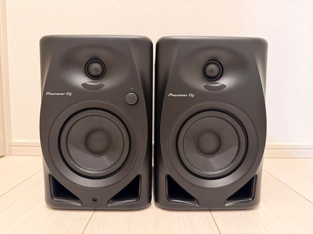 DM-40D. 4 インチ アクティブ モニタースピーカー(Black)