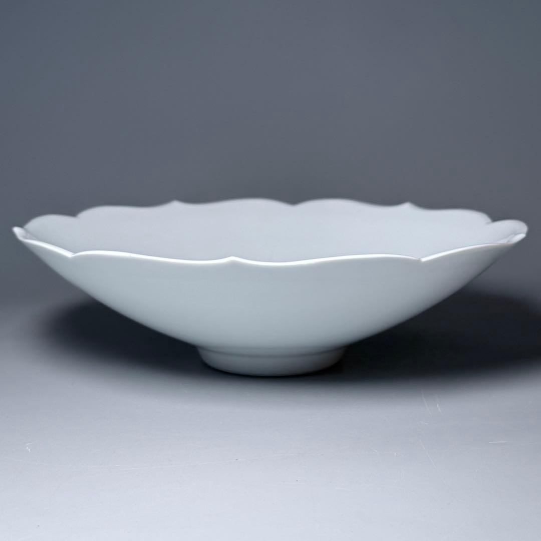 人間国宝　井上萬二　作　白磁刻　輪花形　菓子鉢　共箱　直径22cm　大鉢