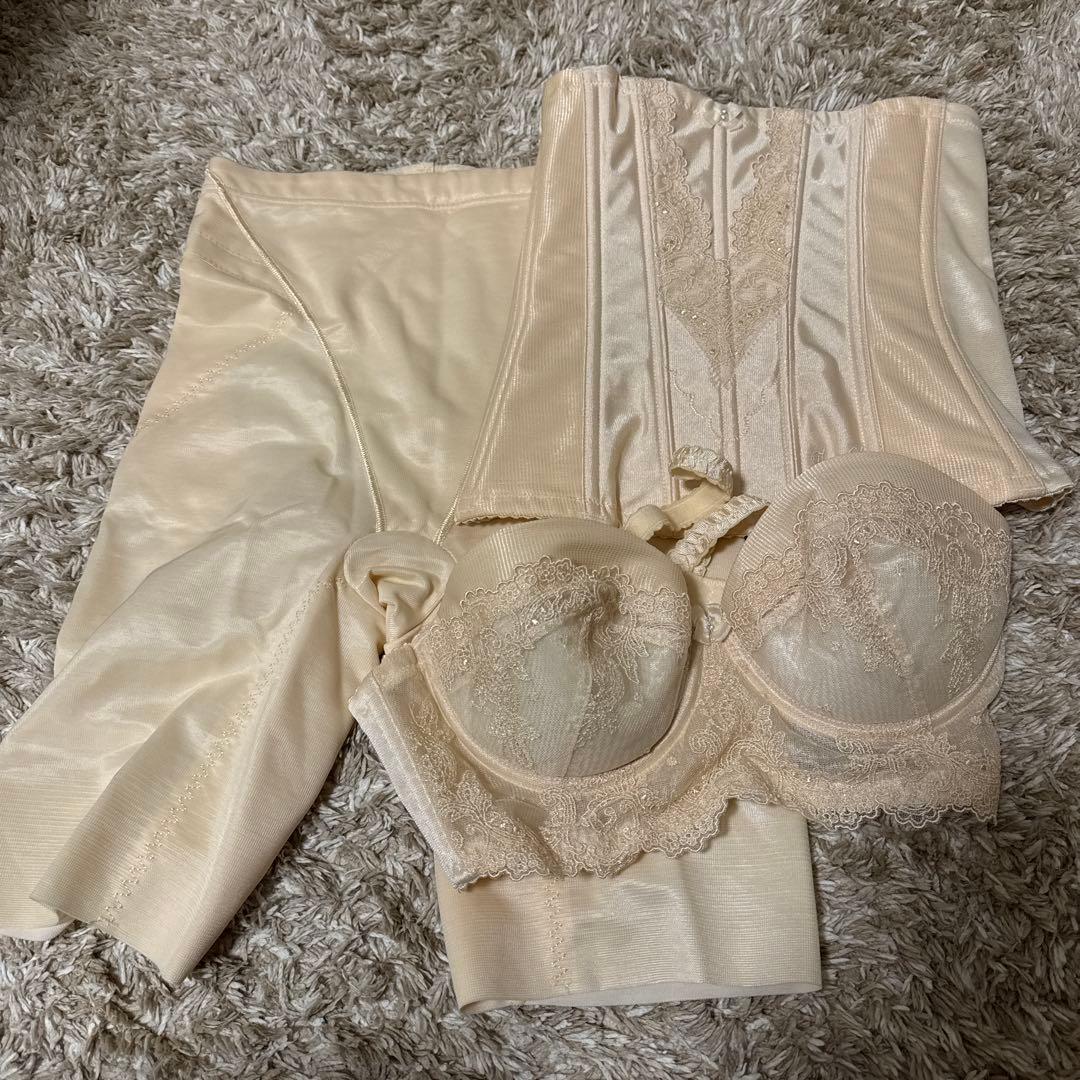 フォーシスアンドカンパニーのブライダルインナー３点セット