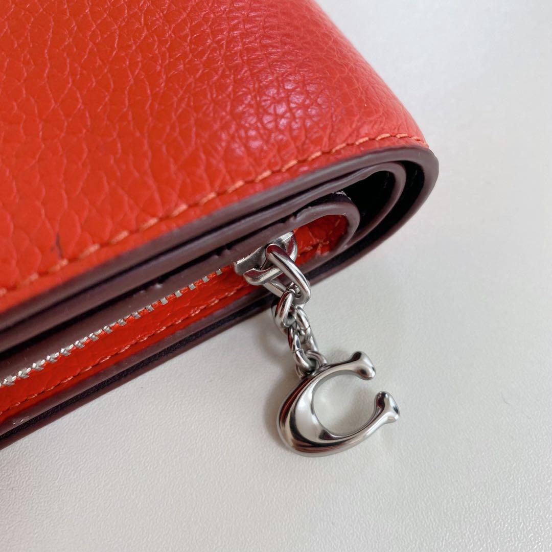 【新品未使用】COACHコーチ★二つ折り財布★Cチャーム★マイアミレッド★レザー