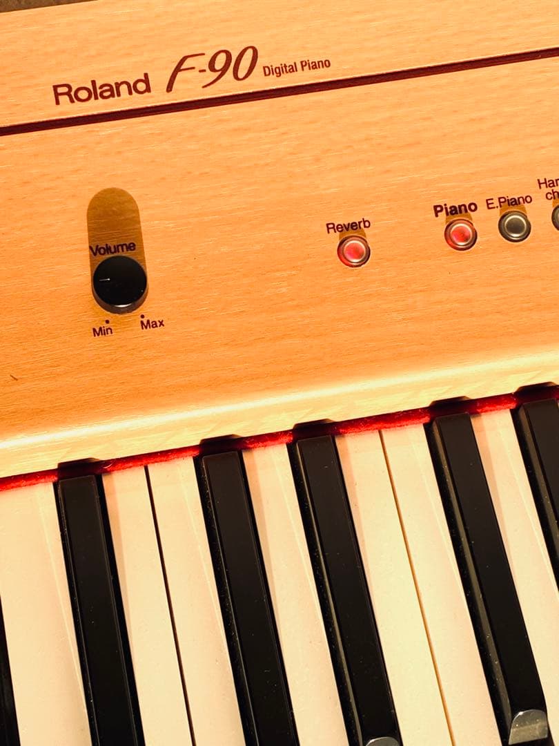 Roland ローランドF-90 デジタルピアノ　電子ピアノ　木目調　88鍵盤