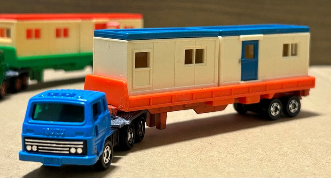 ロングトミカ いすゞ V12 ハウストレーラー 青ヘッド