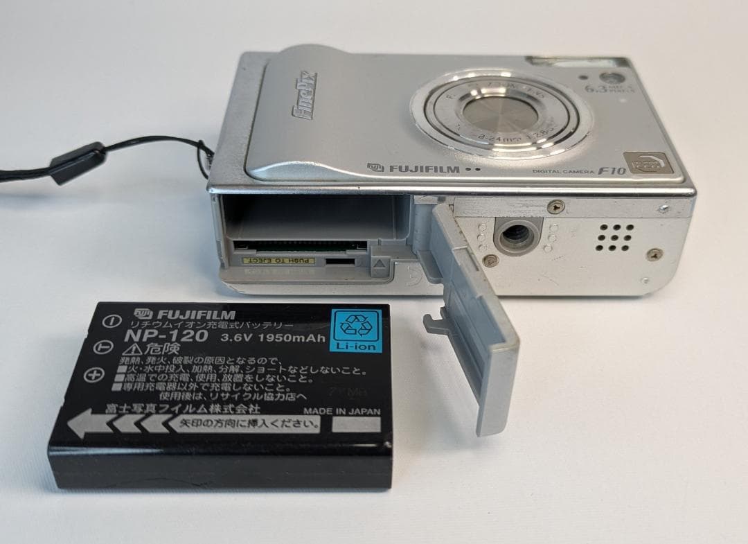 Fujifilm FinePix F10 デジタルカメラ