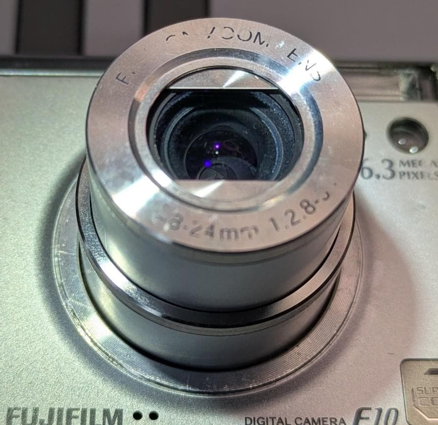 Fujifilm FinePix F10 デジタルカメラ