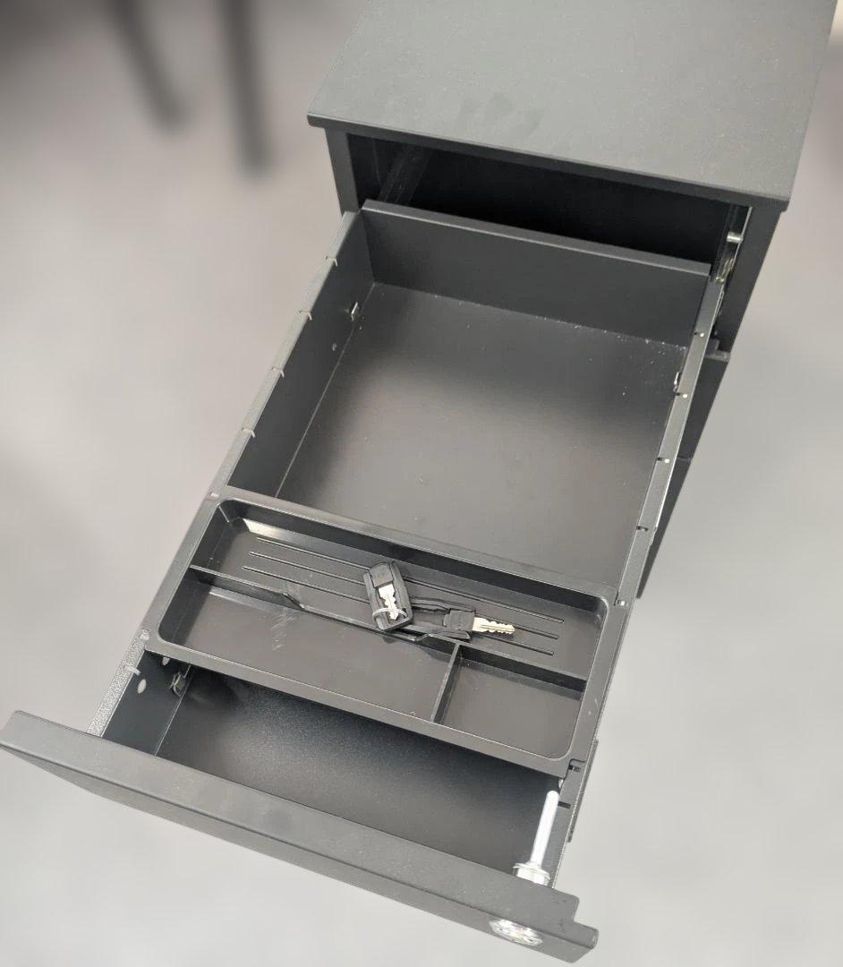 送込鍵付美品！事務キャビネットTRUSCOスリムワゴン30×50×60㎝黒車輪