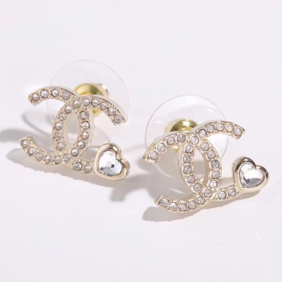 CHANEL ロゴデザイン ピアス