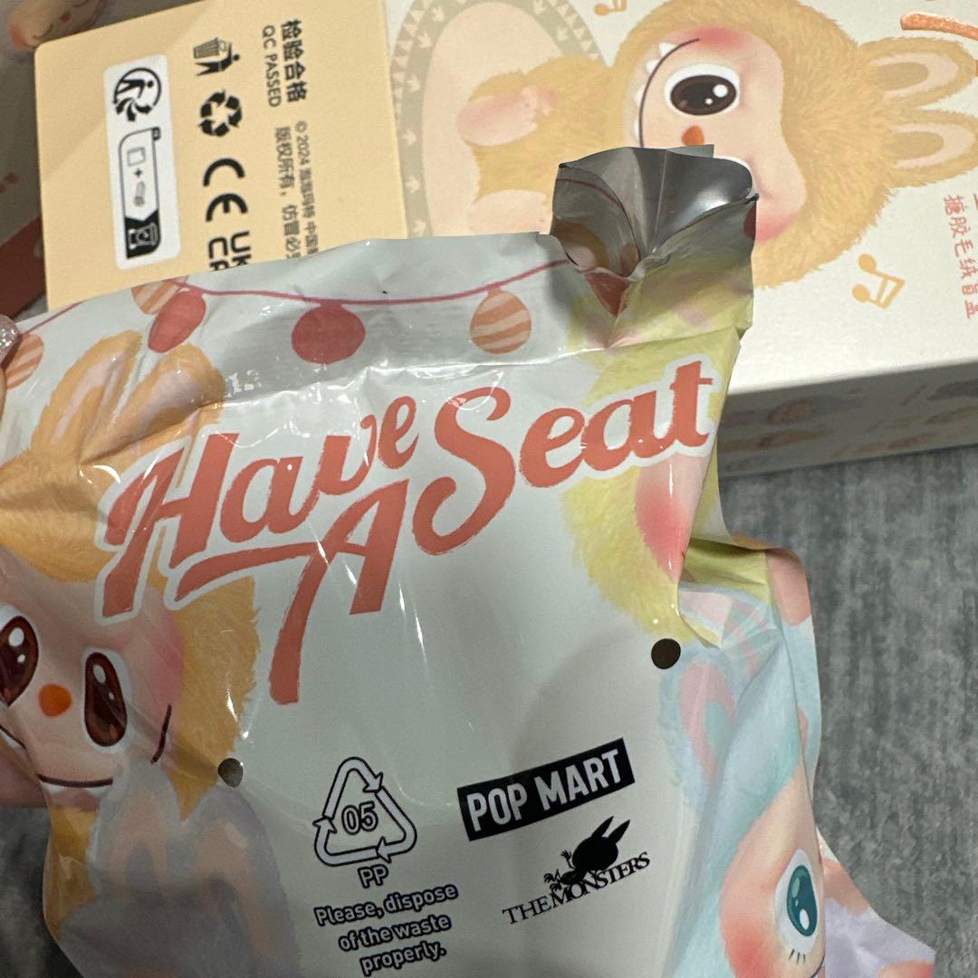 割引中！ポップマート　ラブブ　ハブアシート