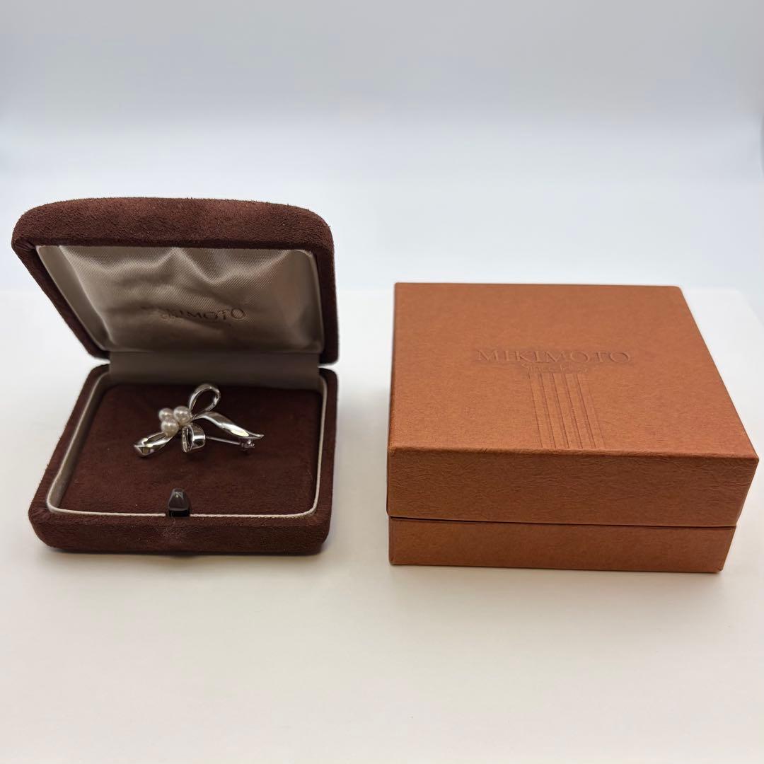 【極美品】 ミキモト シルバー リボンモチーフ ブローチ 箱付き