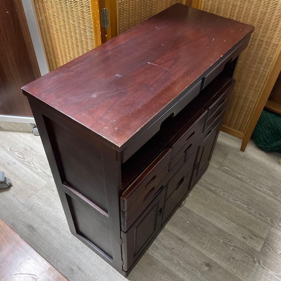 ダークブラウン木製キャビネット 12引き出し 開き棚２つ キャスター付き