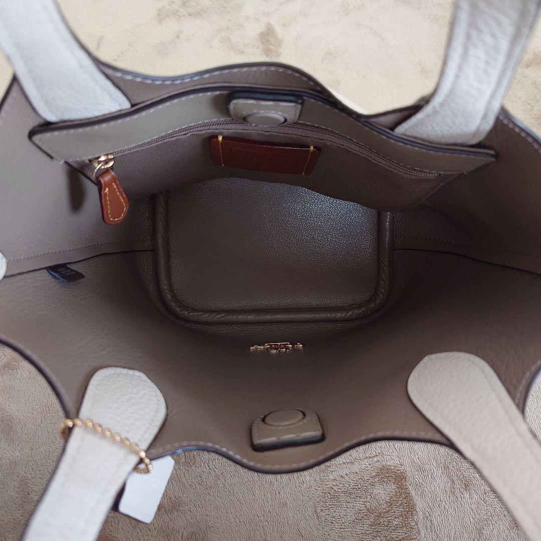 COACH 　ハンナバゲットバッグ　ホワイト