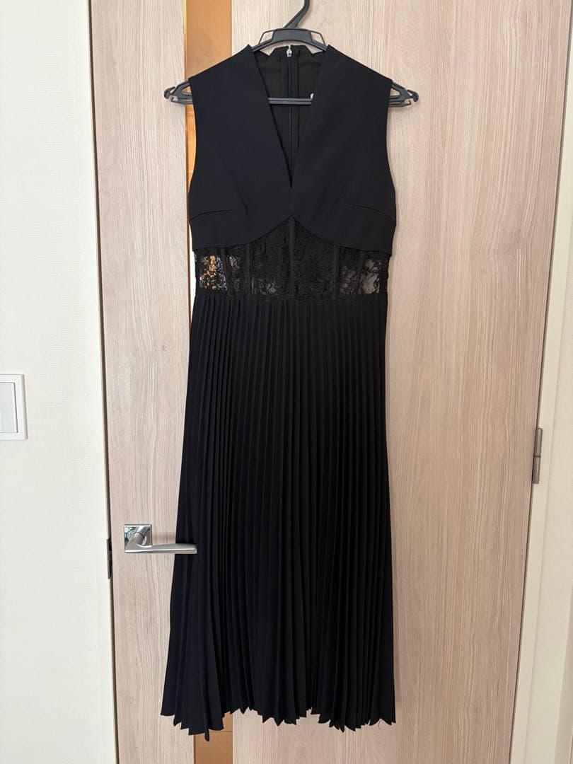 黒のレース 切り替え ドレス GIANA