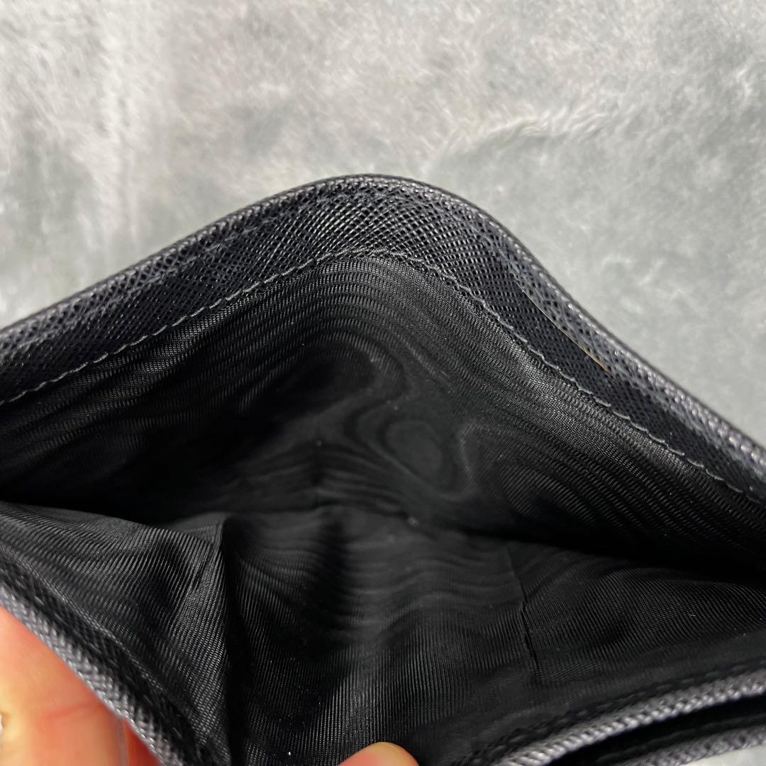 現行モデル・極美品✨ Prada プラダ 2つ折り財布 ブラック 黒 三角ロゴ