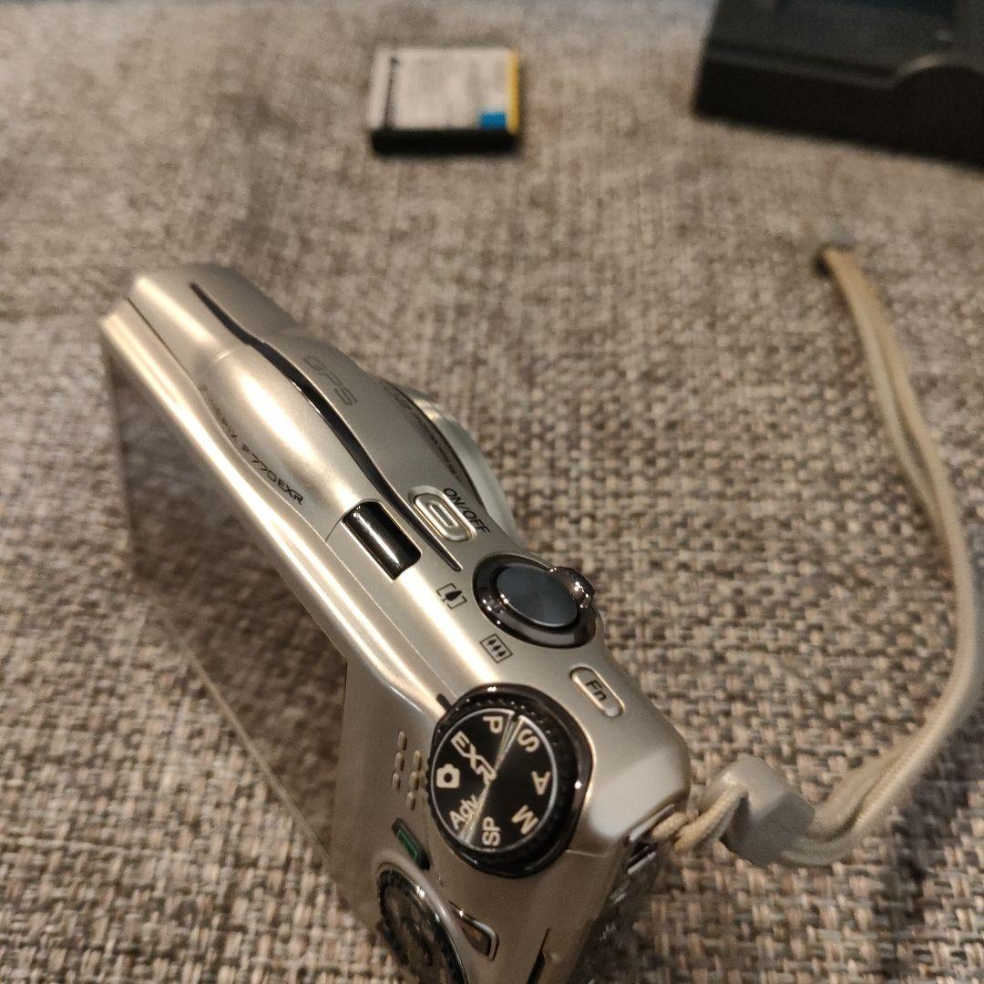 Fujifilm FinePix F770EXR 本体と付属品