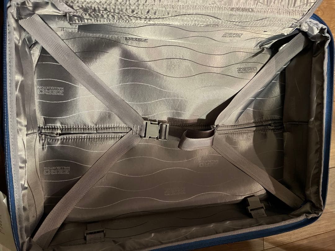 ゼロハリバートン　キャリーバッグ　二輪 旅行　スーツケース　ポリカーボネート