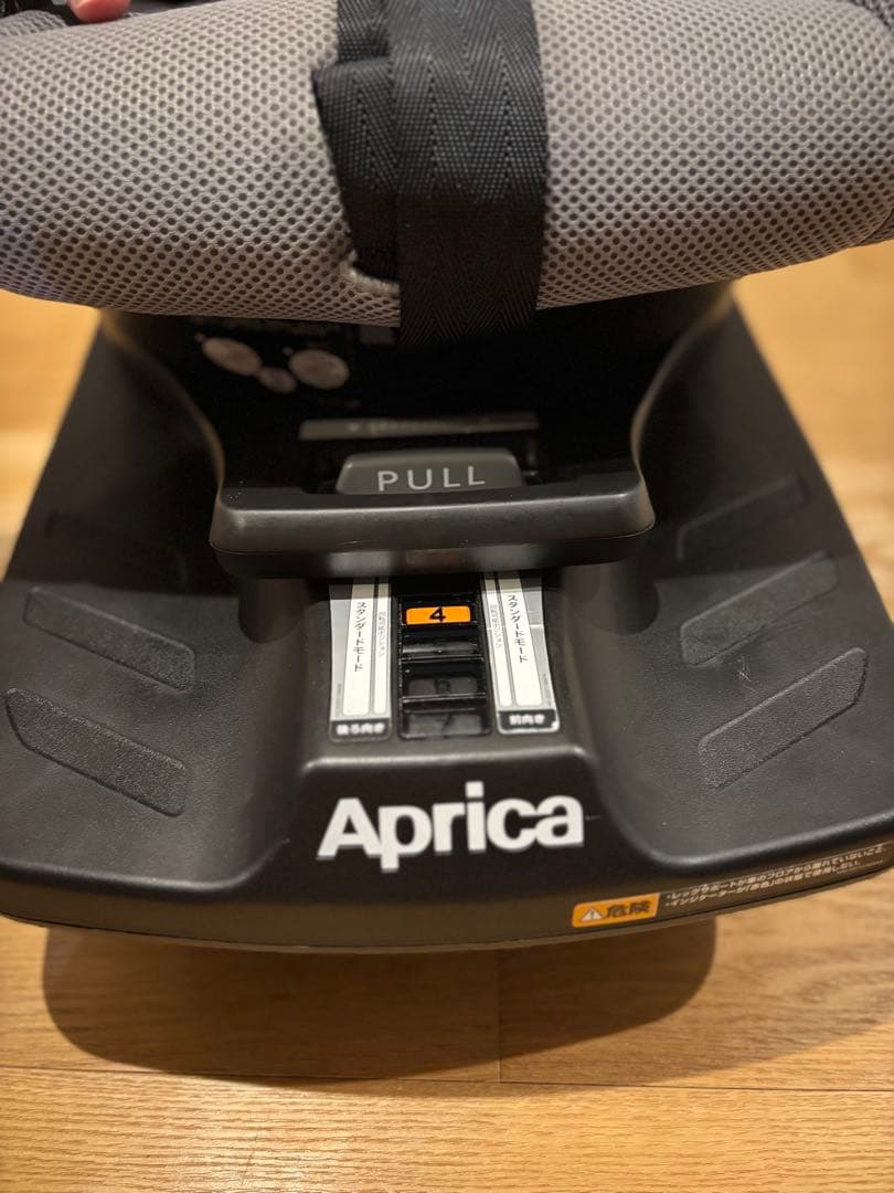 アップリカ　クルリラプラスライトISOFIX新生児から4歳まで