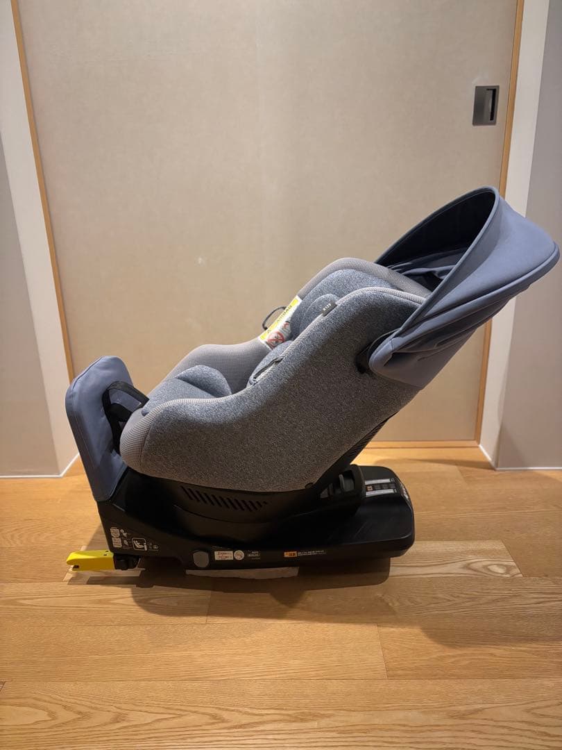 アップリカ　クルリラプラスライトISOFIX新生児から4歳まで