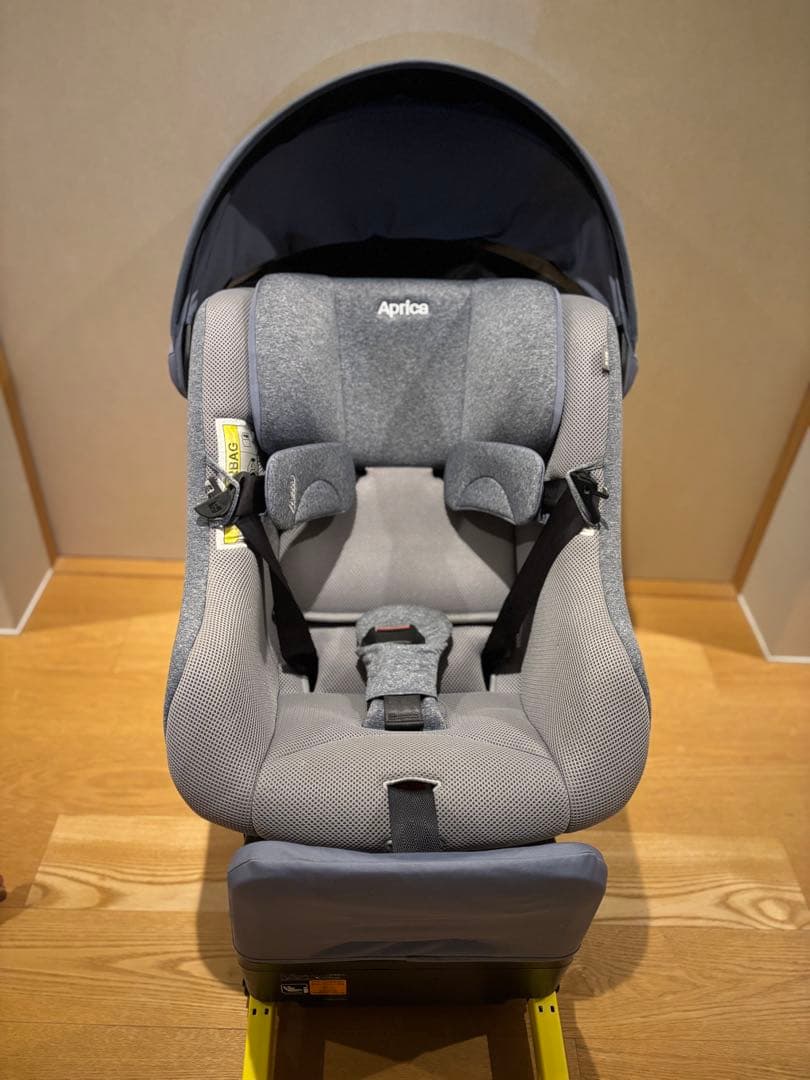 アップリカ　クルリラプラスライトISOFIX新生児から4歳まで