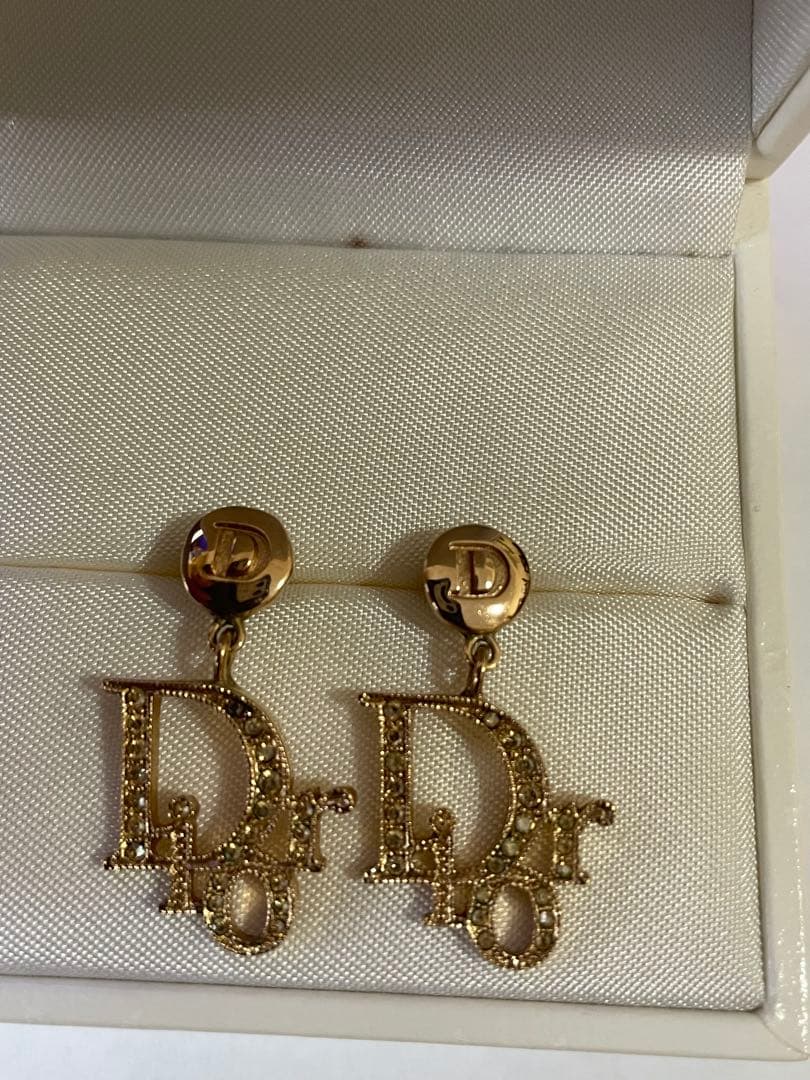 Dior ゴールド ロゴ ピアス
