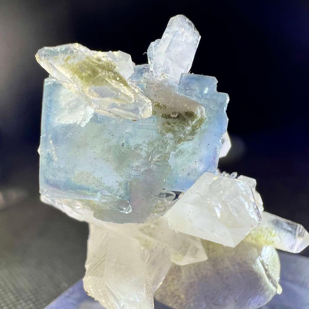 ヤオガンシャン産　ラビットヘア　クォーツ共生ライトブルーフローライト