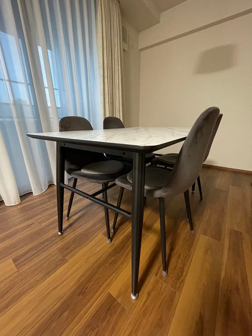 ダイニングテーブル　セラミック柄　大理石柄　白　黒　4人