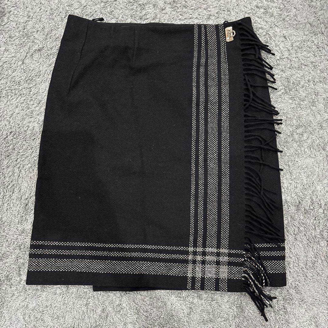 美品 フェラガモ ガンチーニ 金具 ウール スカート