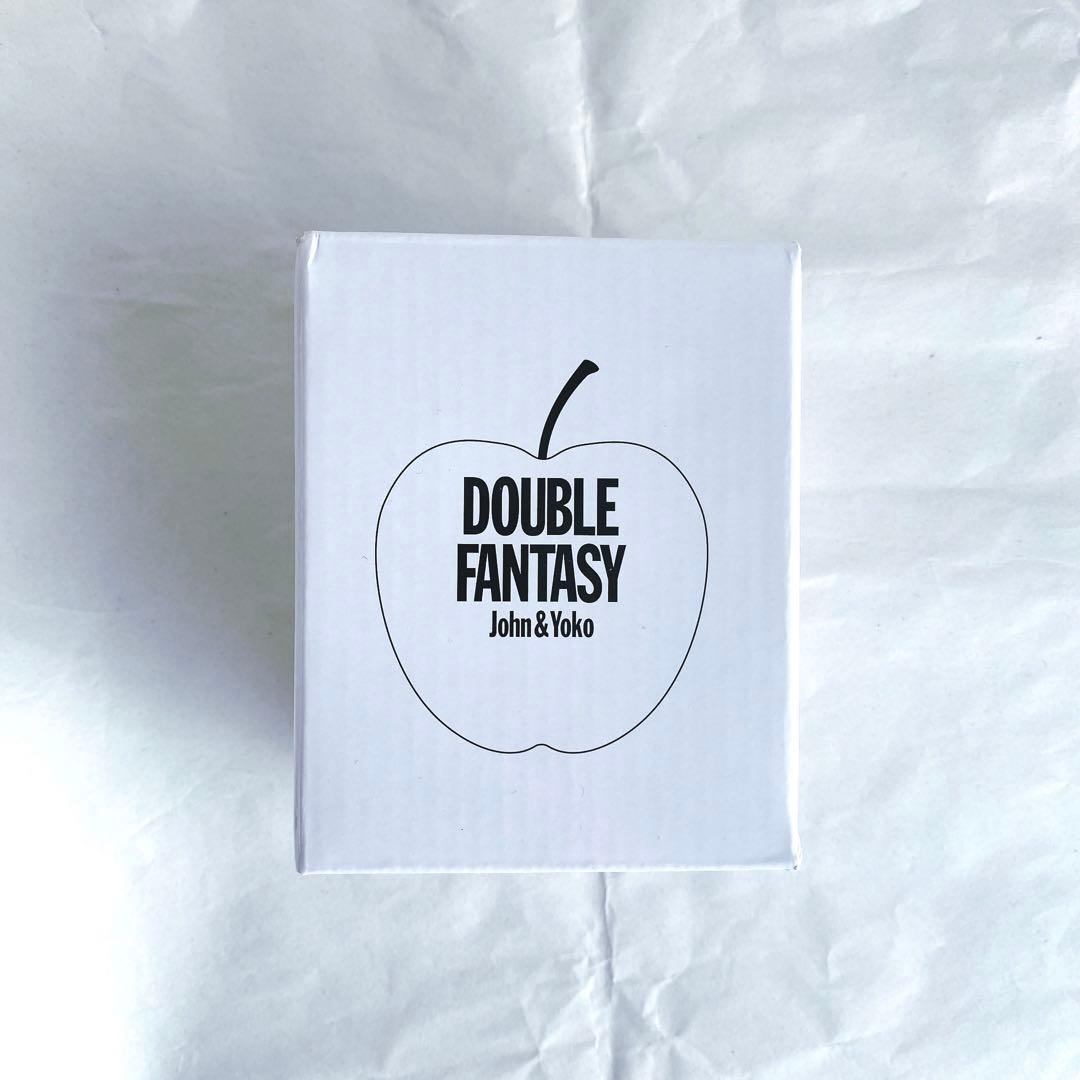 ダブルファンタジー展　アップルオブジェ