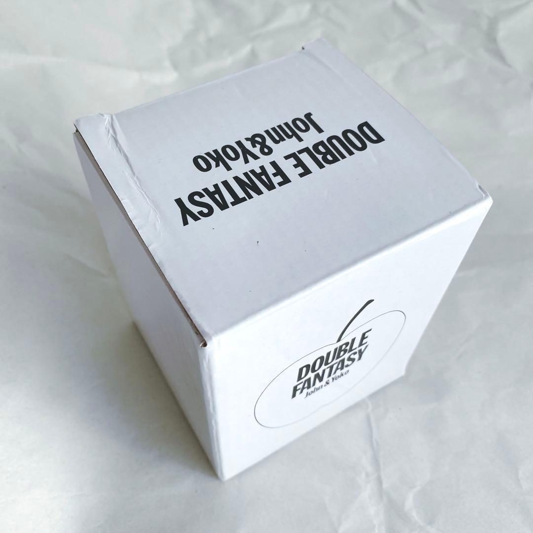 ダブルファンタジー展　アップルオブジェ