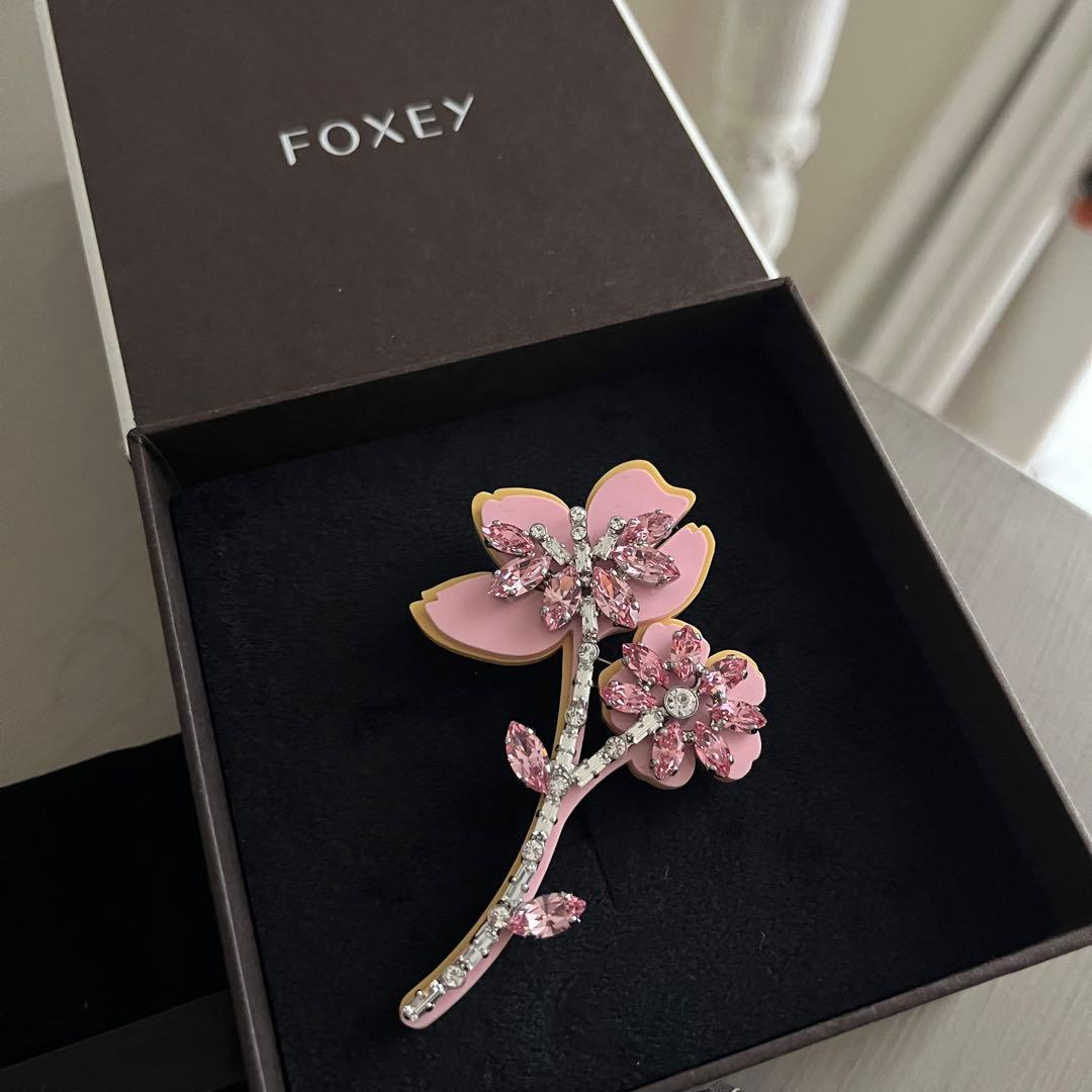 フォクシー　さくら　ブローチ　銀座　限定　アンティーク調　FOXEY クリスタル